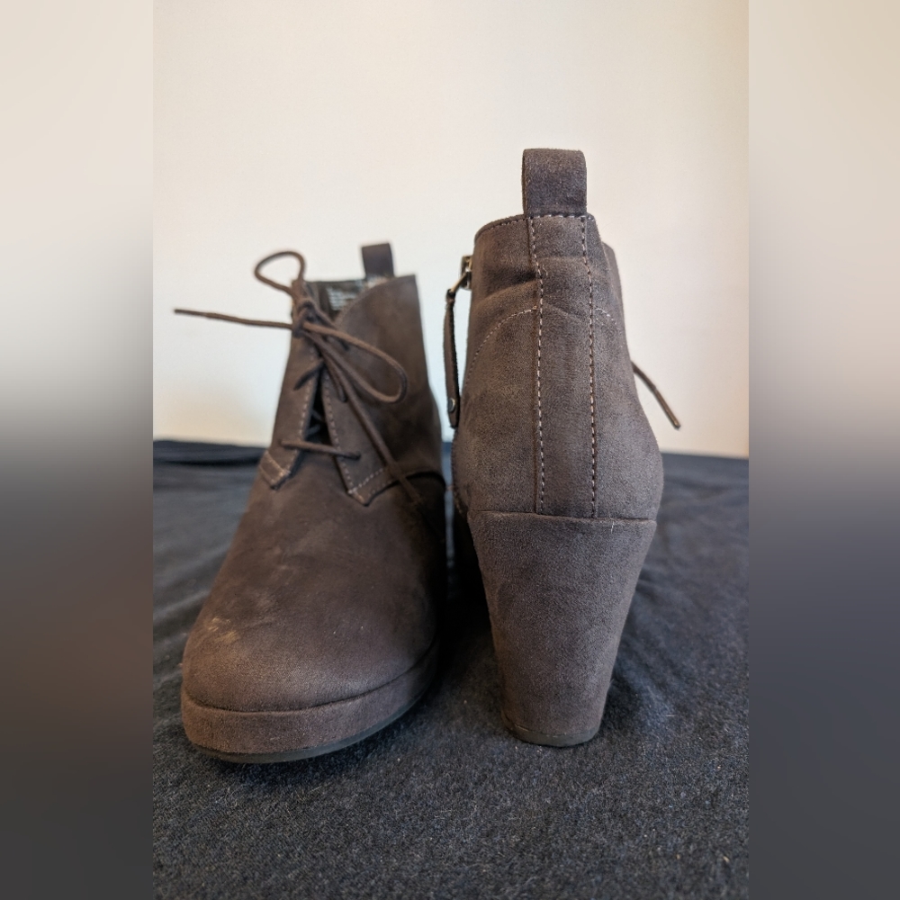 Dr Scholl's lace up suede wedge ankle bootie